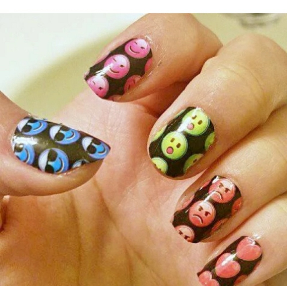 Emoji nail wraps